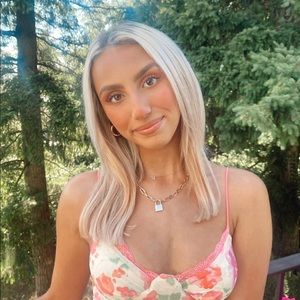 Meet your Posher, Ava